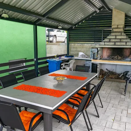 Haven House Near Drnis Vikendica Siveric