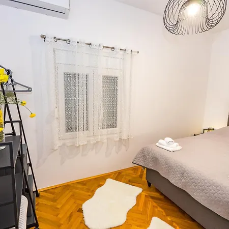 Haven House Near Drnis Vikendica Siveric