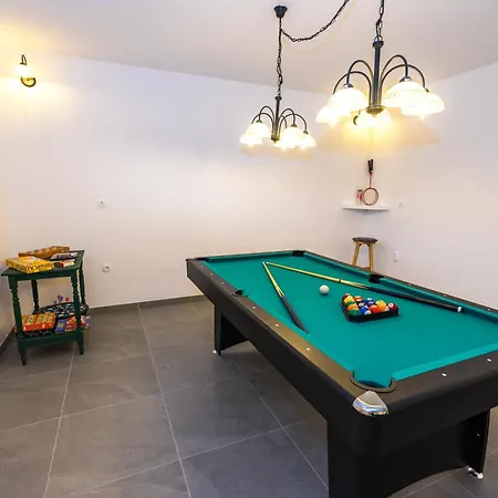 Haven House Near Drnis Vikendica *