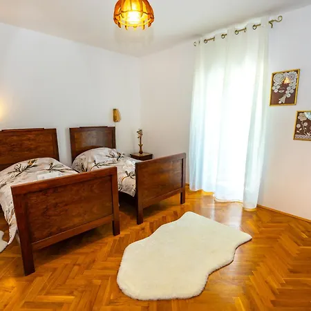 Haven House Near Drnis Vikendica *