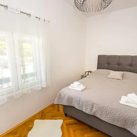 Vikendica Haven House Near Drnis Siveric