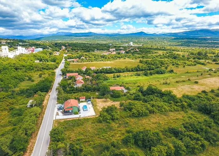 Haven House Near Drniš *